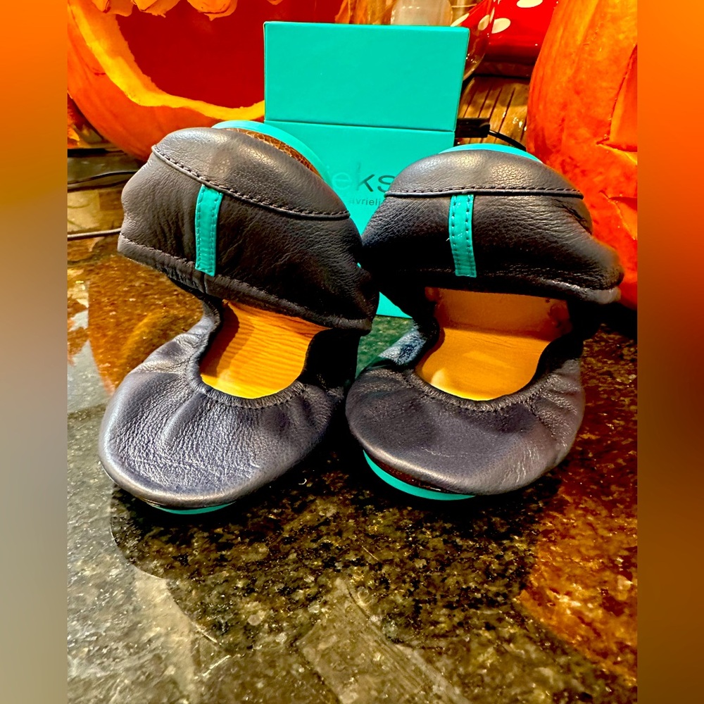 Tieks California Navy Size 7 BNIB